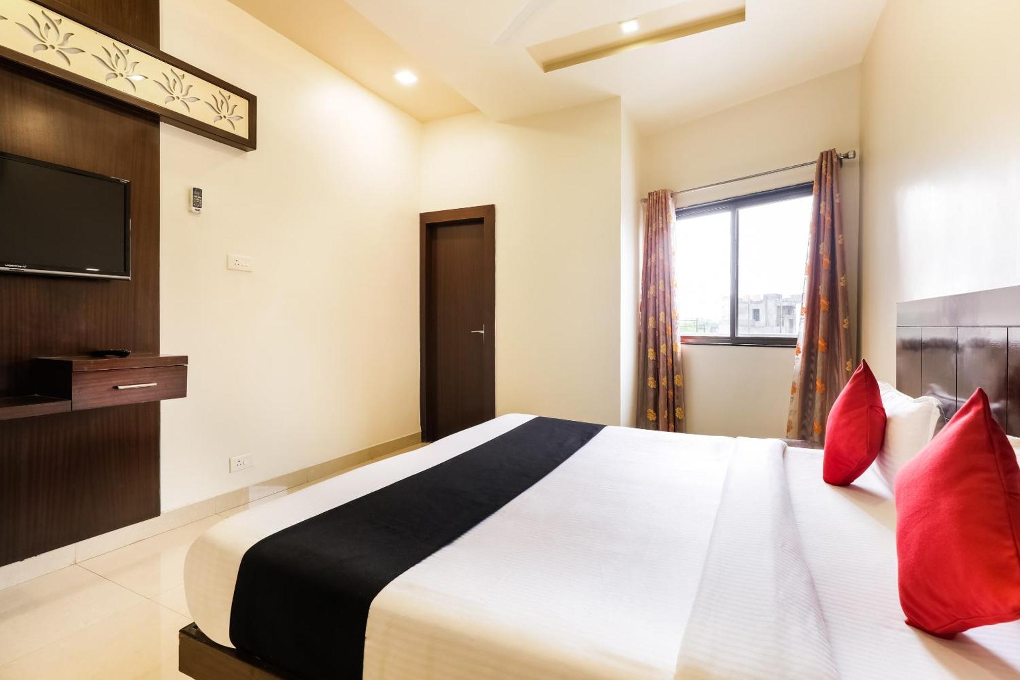 Super Townhouse Lalghati Near Airport Bhopal Luaran gambar