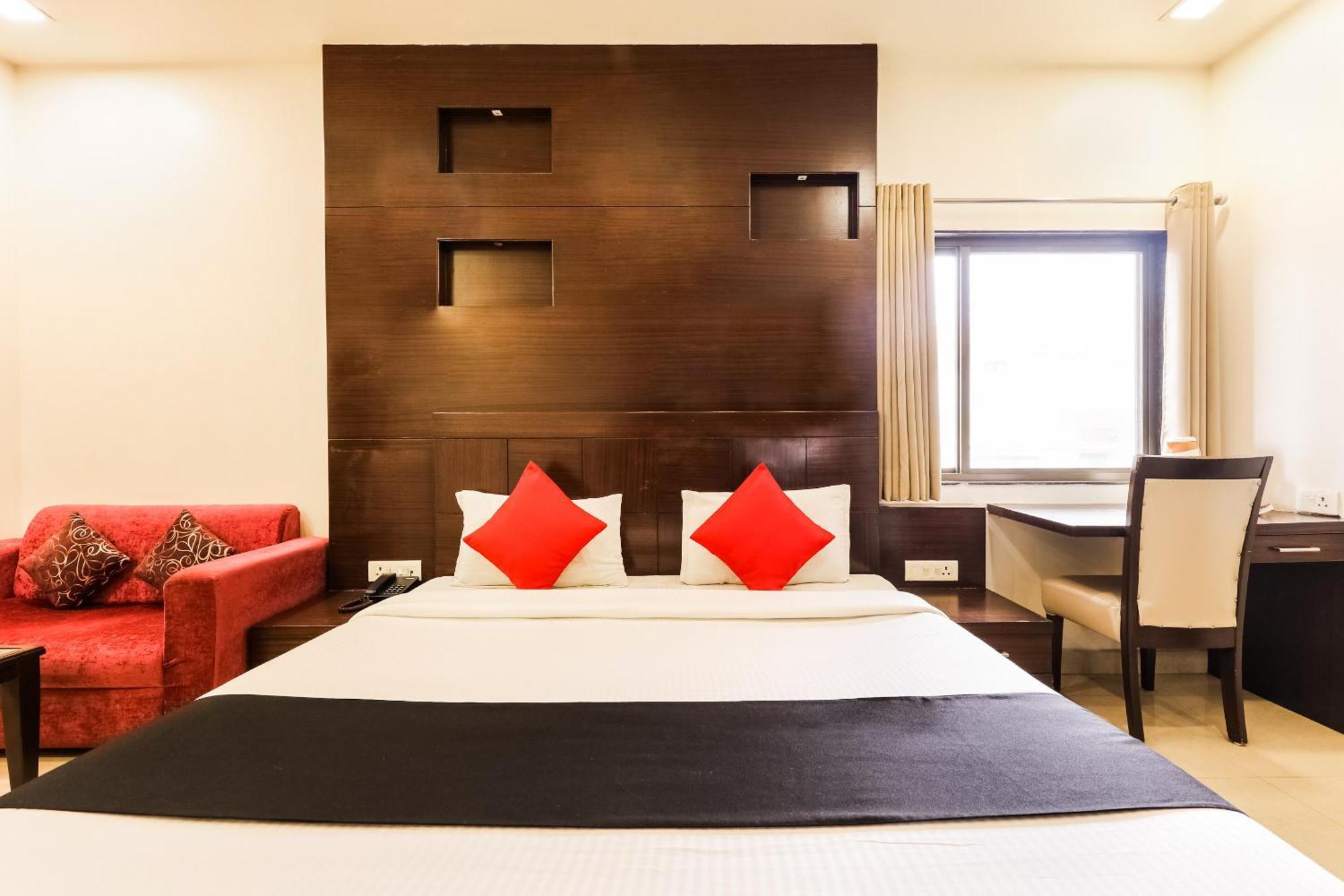Super Townhouse Lalghati Near Airport Bhopal Luaran gambar