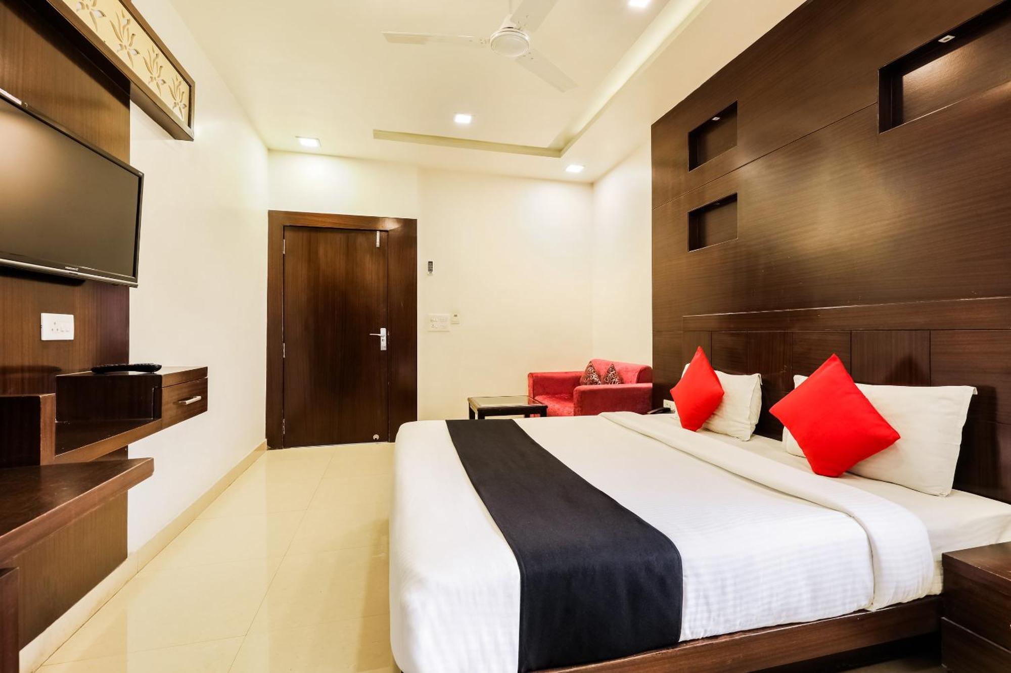 Super Townhouse Lalghati Near Airport Bhopal Luaran gambar