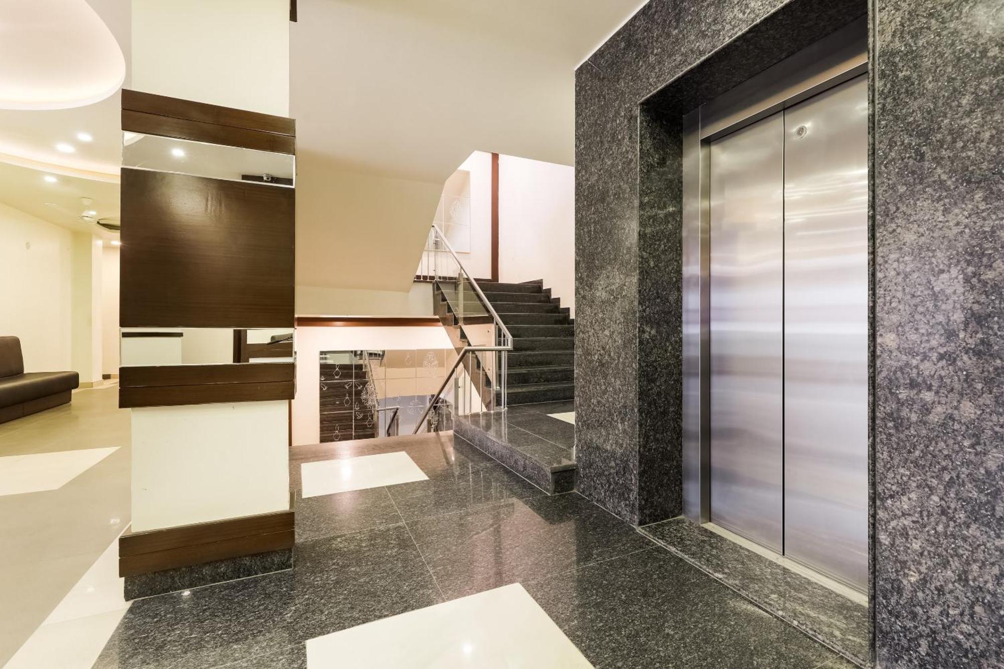 Super Townhouse Lalghati Near Airport Bhopal Luaran gambar