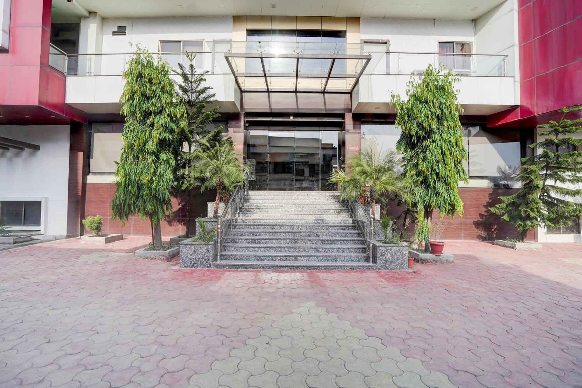 Super Townhouse Lalghati Near Airport Bhopal Luaran gambar