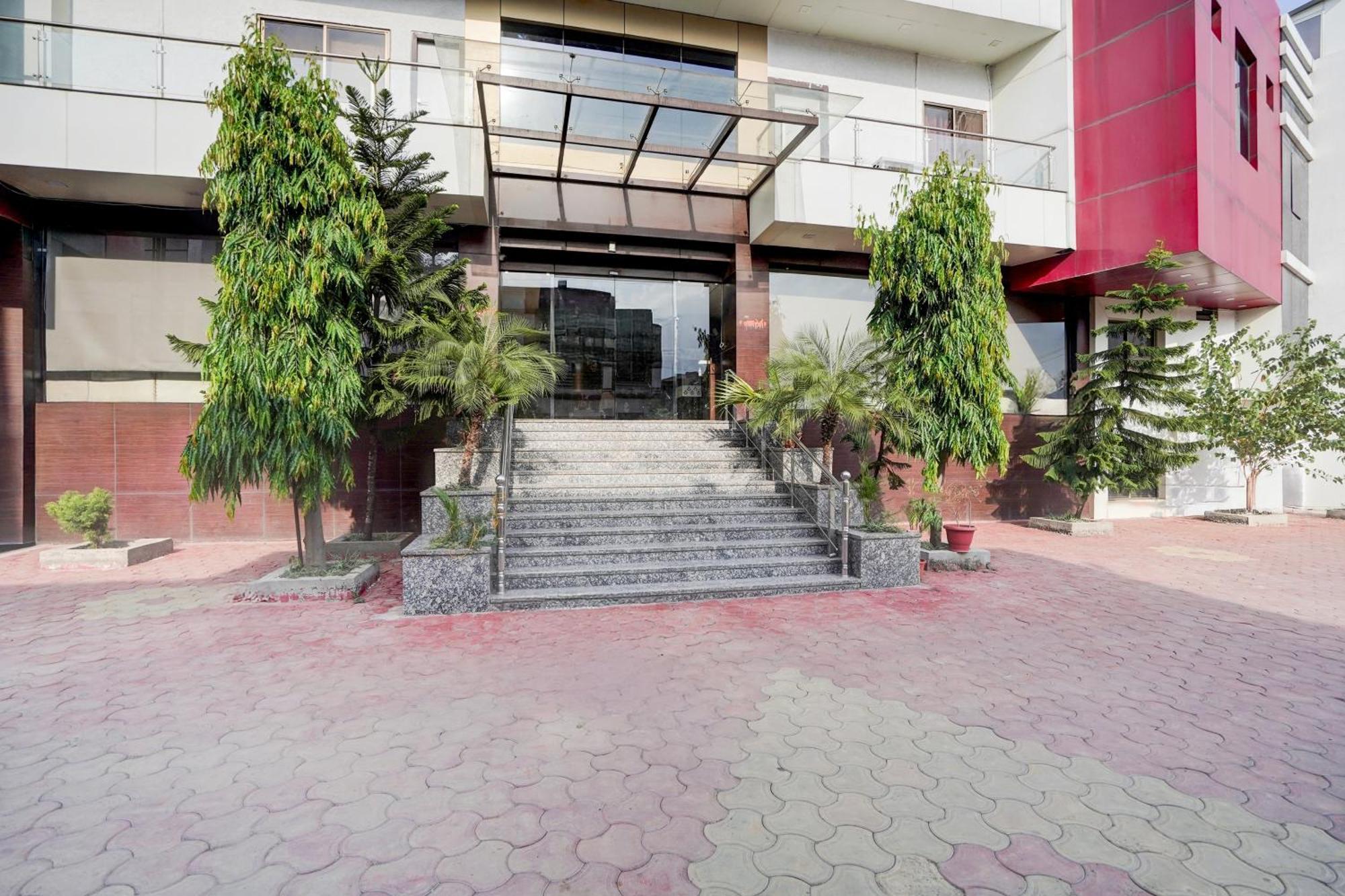 Super Townhouse Lalghati Near Airport Bhopal Luaran gambar