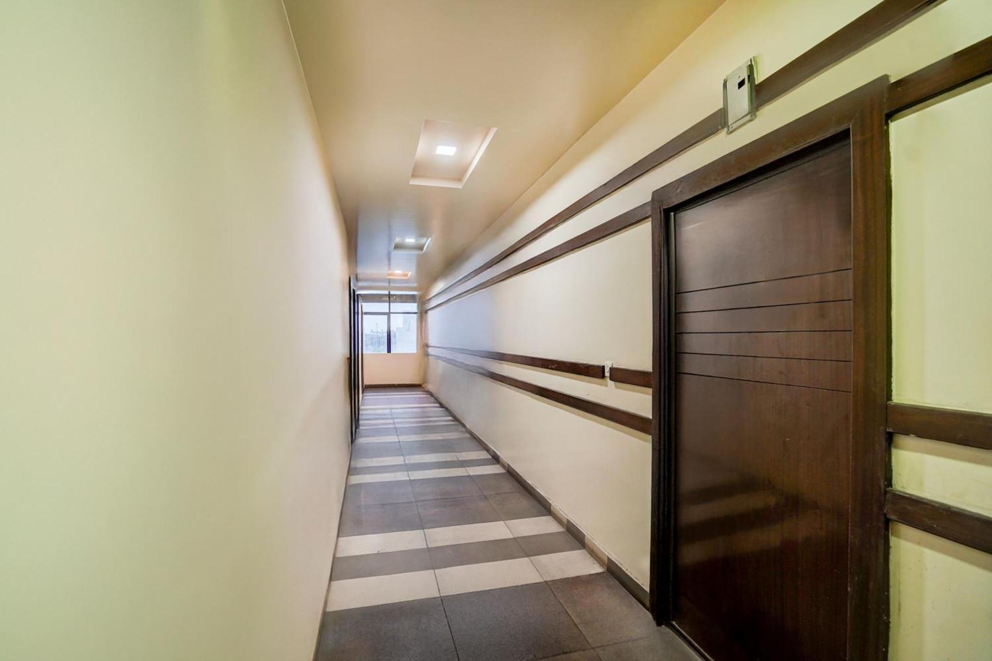 Super Townhouse Lalghati Near Airport Bhopal Luaran gambar